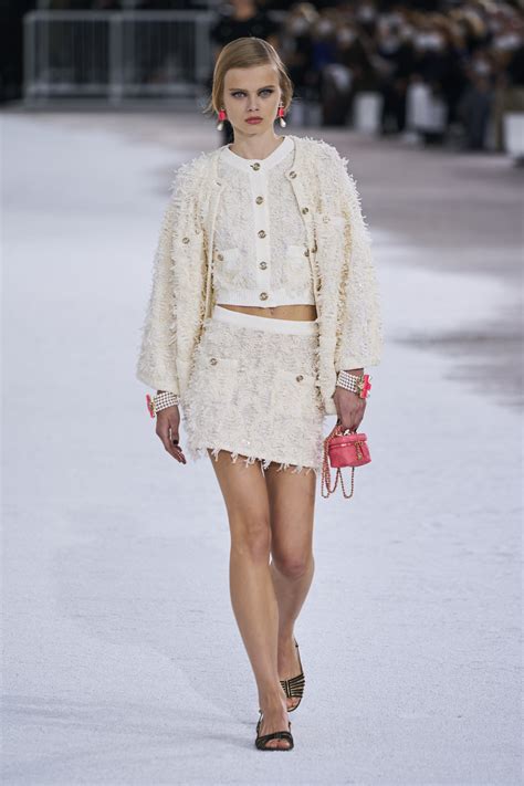 when is the chanel show in paris|Chanel runway looks.